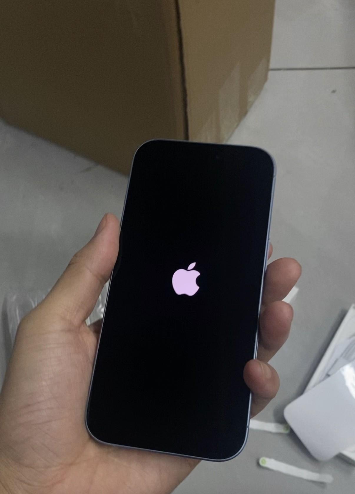 今日开箱全新蓝色iPhone,包装盒、U